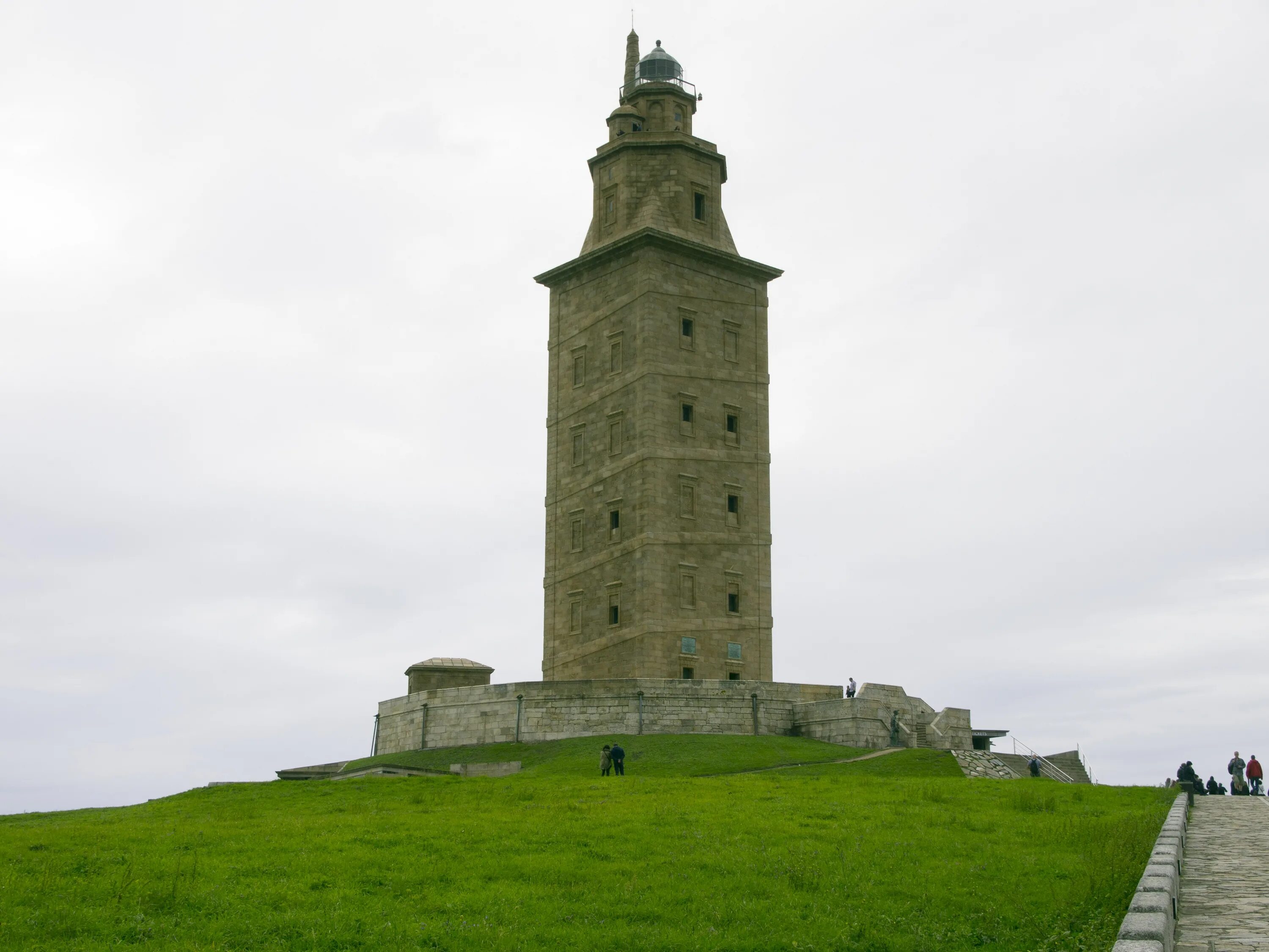 Башня главы. Башня геркулеса в ла-корунье. башня геркулеса маяк. башня геркулеса испания. башня геркулеса юнеско.