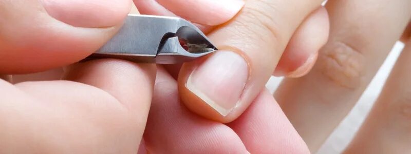 Классический обрезной маникюр. Маникюр с кутикулой. Обрезной маникюр. Срез ногтей. Срез ногтей.