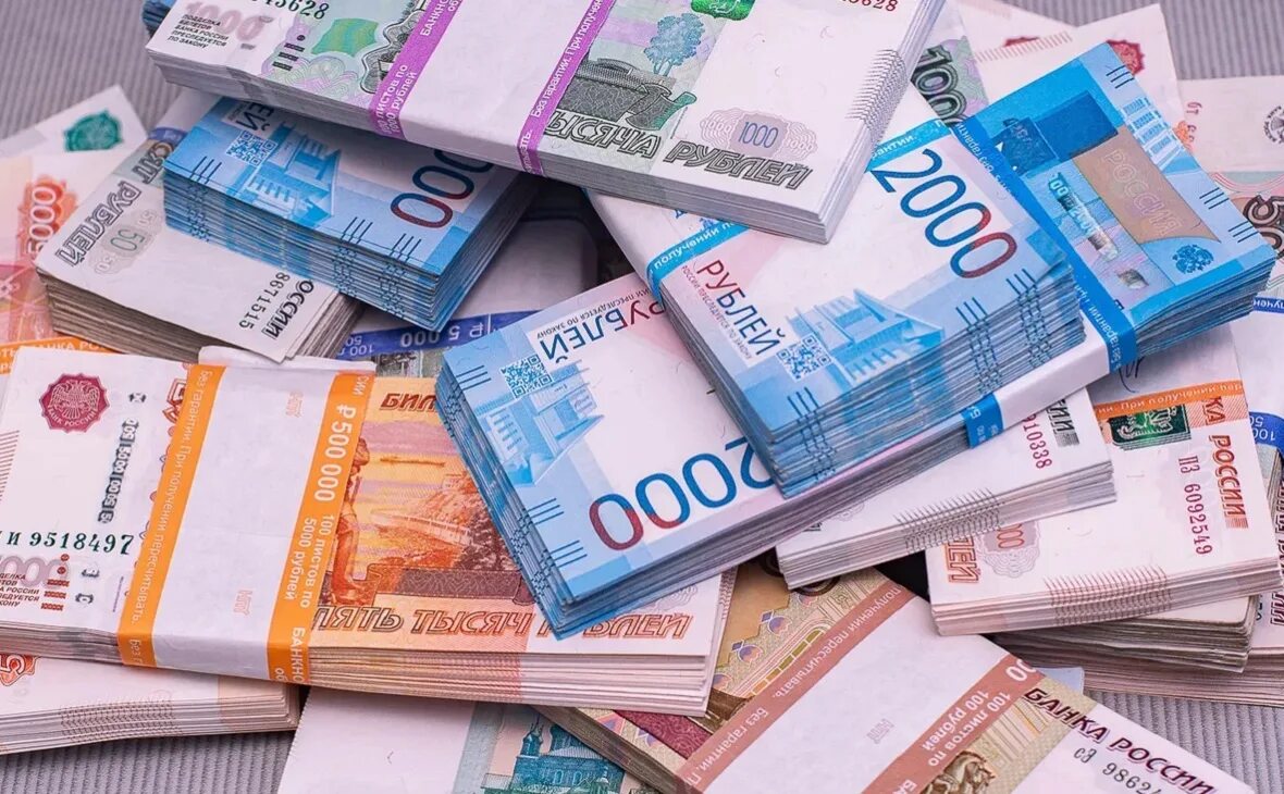 1000000 рублей. одиннадцать миллионов рублей. 2 4 млн руб в год. пачка денег 5000. пачка денег.