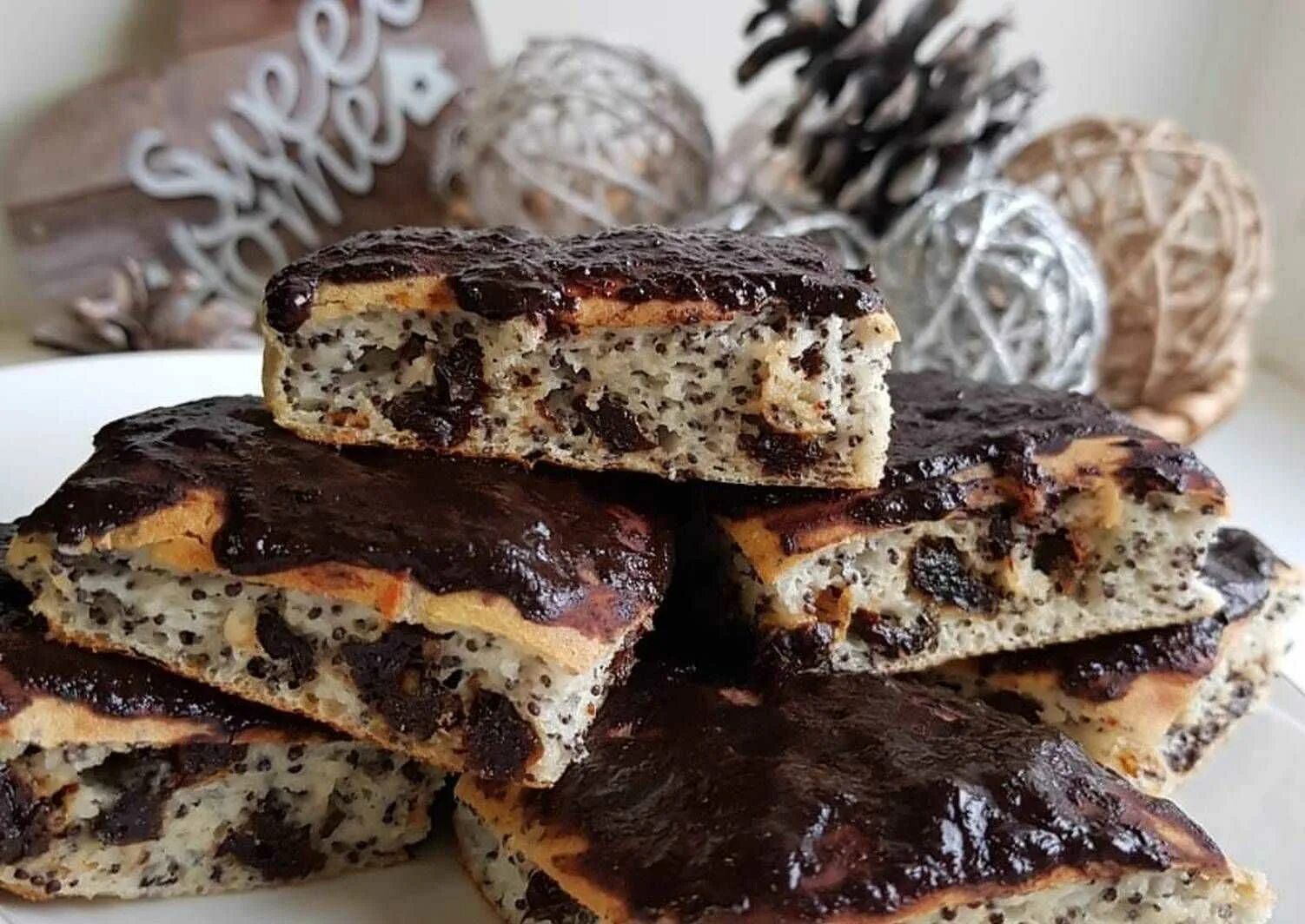 Пирог с черносливом и грецкими орехами. Пирог с черносливом. пирог из чернослива. пирог пп с черносливом. пирожки с черносливом.