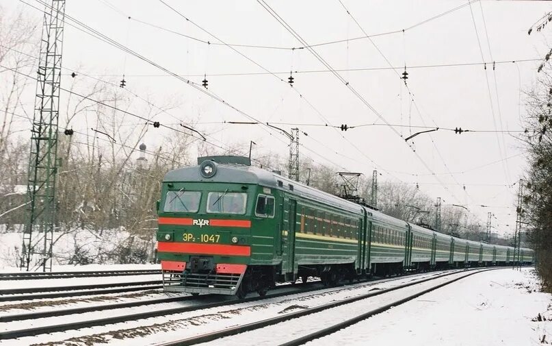 Электрички горьковского направления никольское. Эр2 Курский вокзал. Эр2 1047. Эр2000. Станция Москва пассажирская Курская.