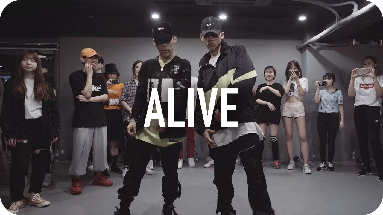 Lil jon alive. Lil Jon, Offset, 2 Chainz – Alive. Ван миллионденс студия. 1 Million Dance Studio.