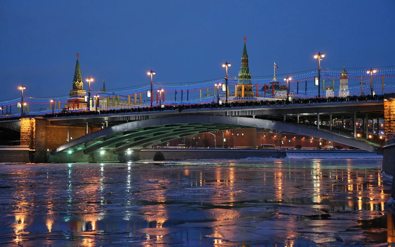 Большой каменный мост в Москве ночью. Москва река мост. Троицкий мост Кремля. Большой Москворецкий мост в Москве. Красивые места в москве весной