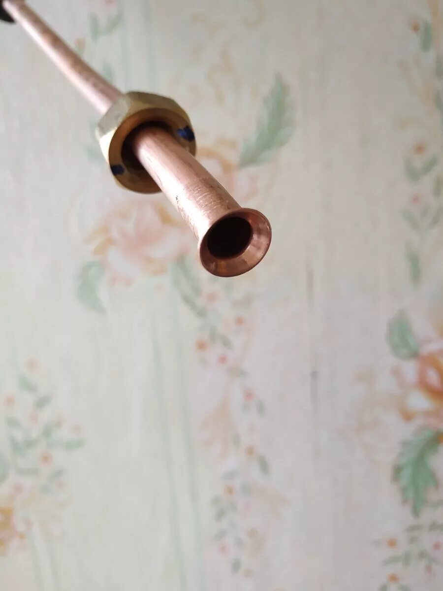 75мм. Развальцованная медная трубка с гайкой. Развальцевать медную трубку д. Вальцеватель развальцевать медную трубку. Завальцованная трубка.