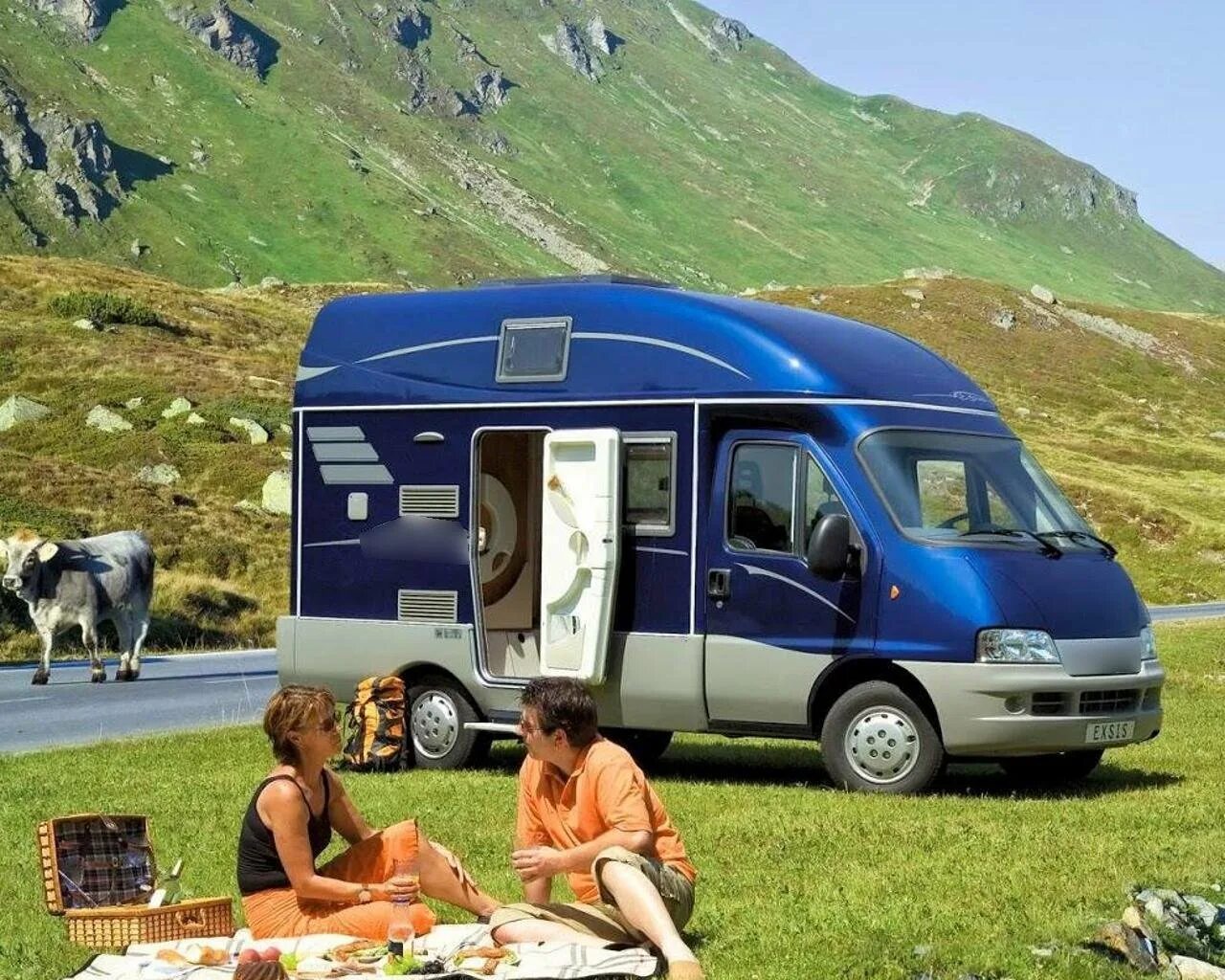 Путешествие на автодоме. Caravan автодом. Автодом Караван кемпер. Hymer 2002. Фиат Хумер автодом 2002.