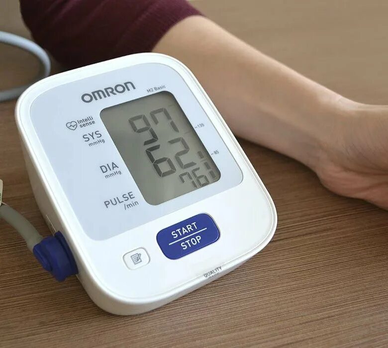 Норма нижнего показателя артериального давления. Артериальное давление верхнее и нижнее норма. При понижении артериального давления. Высокое давление на тонометре омрон. Снижение высокого артериального давления.