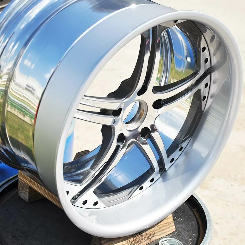 Диски с отражающие. Диски зеркальный хром. Зеркальные диски. Диски мерседес хром р 20 s class. Зеркальное литье.