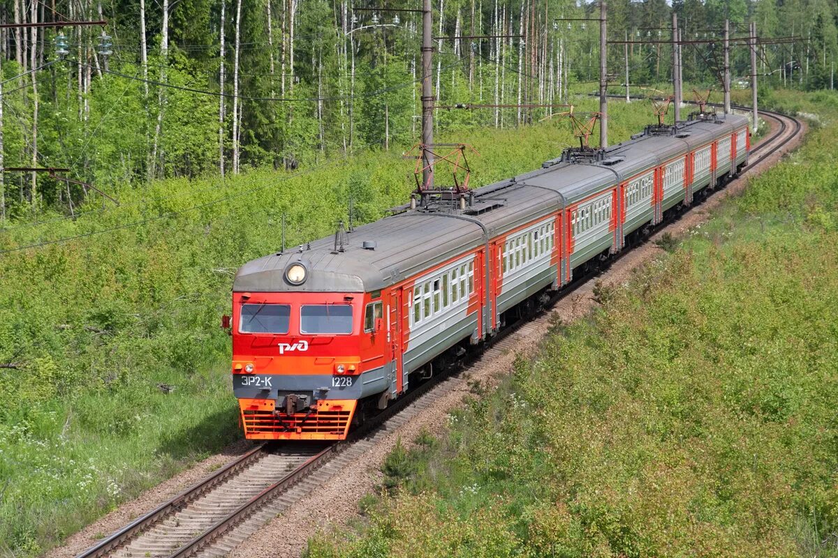 Поезд восточного направления. Эр2к 1228. Эр2т 1228. Эр2к 1228 красный. Эр2к 980 Лахта.