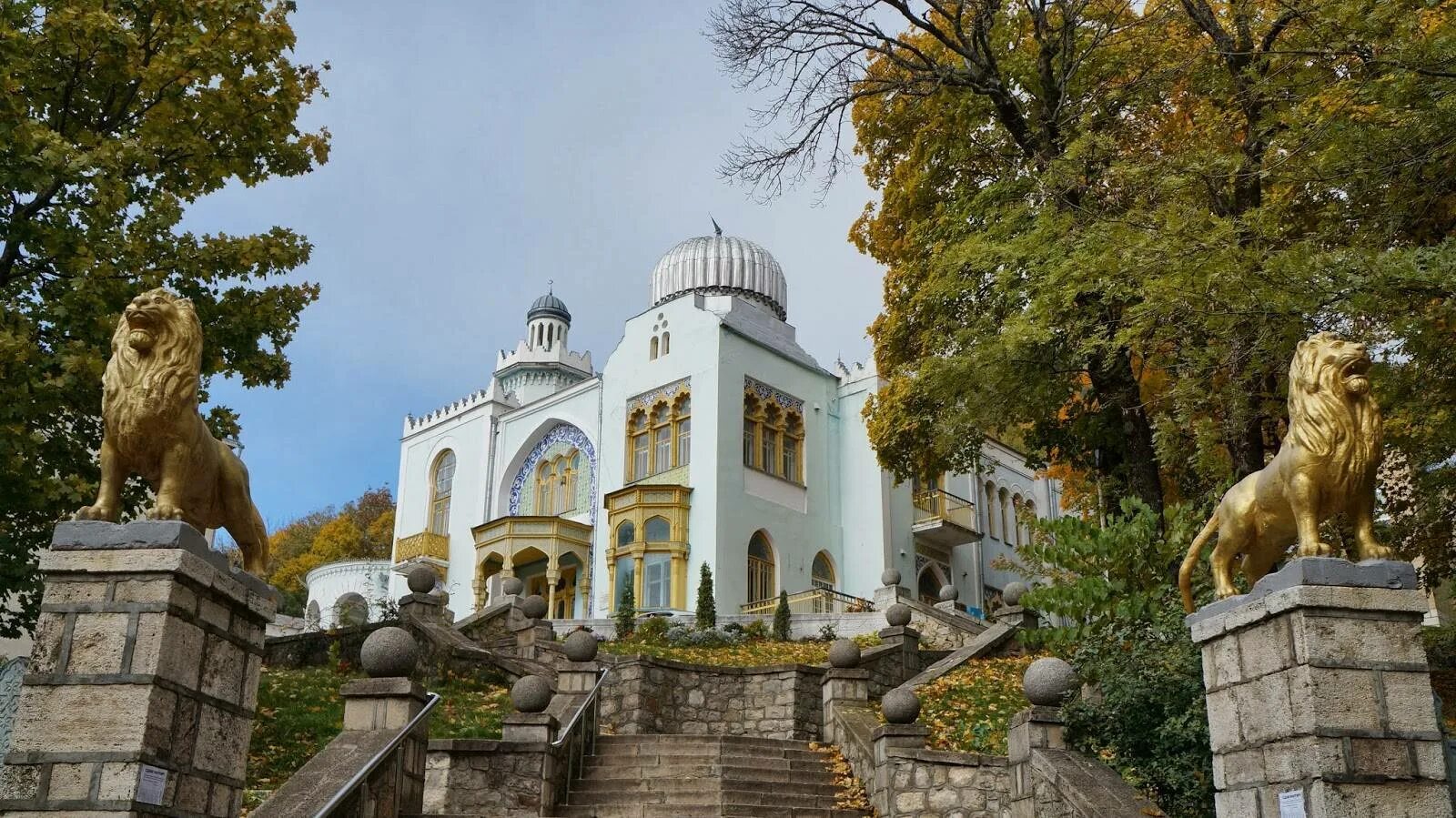 Железноводск пушкинская. Дворец Эмира Бухарского (Железноводск). Курортный парк Железноводска Пушкинская галерея. Галерея Пушкина в Железноводске. Железноводск Пушкинская галерея 2023.