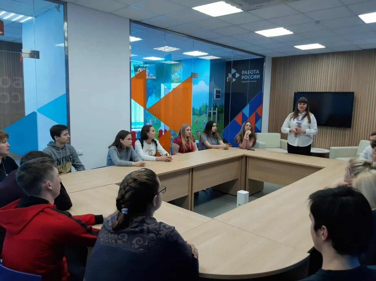 Кадровый центр работа россии открытие. Центр занятости томск. Кадровый центр томск. Кадровый центр департамента города москвы. Кадровые центры отзывы.