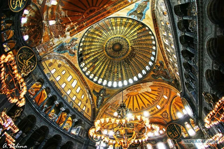 Храм Софии в Константинополе купол. Купол храма Святой Софии в Константинополе. Купол Софийского собора в Стамбуле.