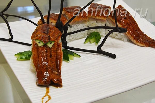 дракон из суши. выпечка в виде животных. суши роллы дракон. как сделать съедобного дракона. необычная еда.