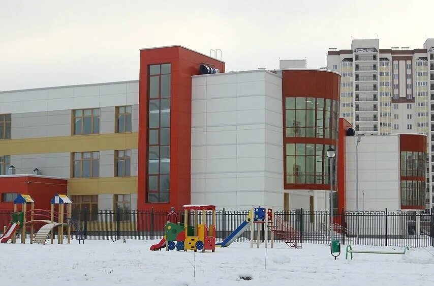 Домодедовская сош 4. Школа 9 домодедово курыжова. Синяя школа домодедово 9. Школа 10 домодедово курыжова. Домодедово ул.
