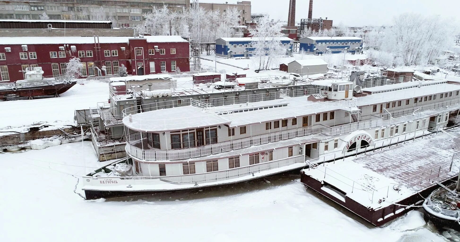 Колесный пароход Гоголь Архангельск. Колёсный пароход н в Гоголь. Колесный теплоход Гоголь. Колесный теплоход Гоголь Архангельск.