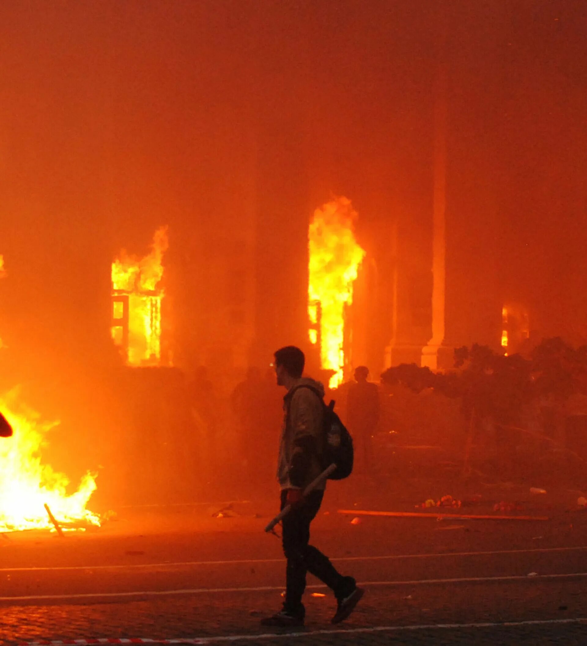19 мая 2014. Одесская трагедия 2 мая 2014 года дом профсоюзов. одесса сожжение людей в доме профсоюзов. пожар в доме профсоюзов в одессе. одесский дом профсоюзов 2014.