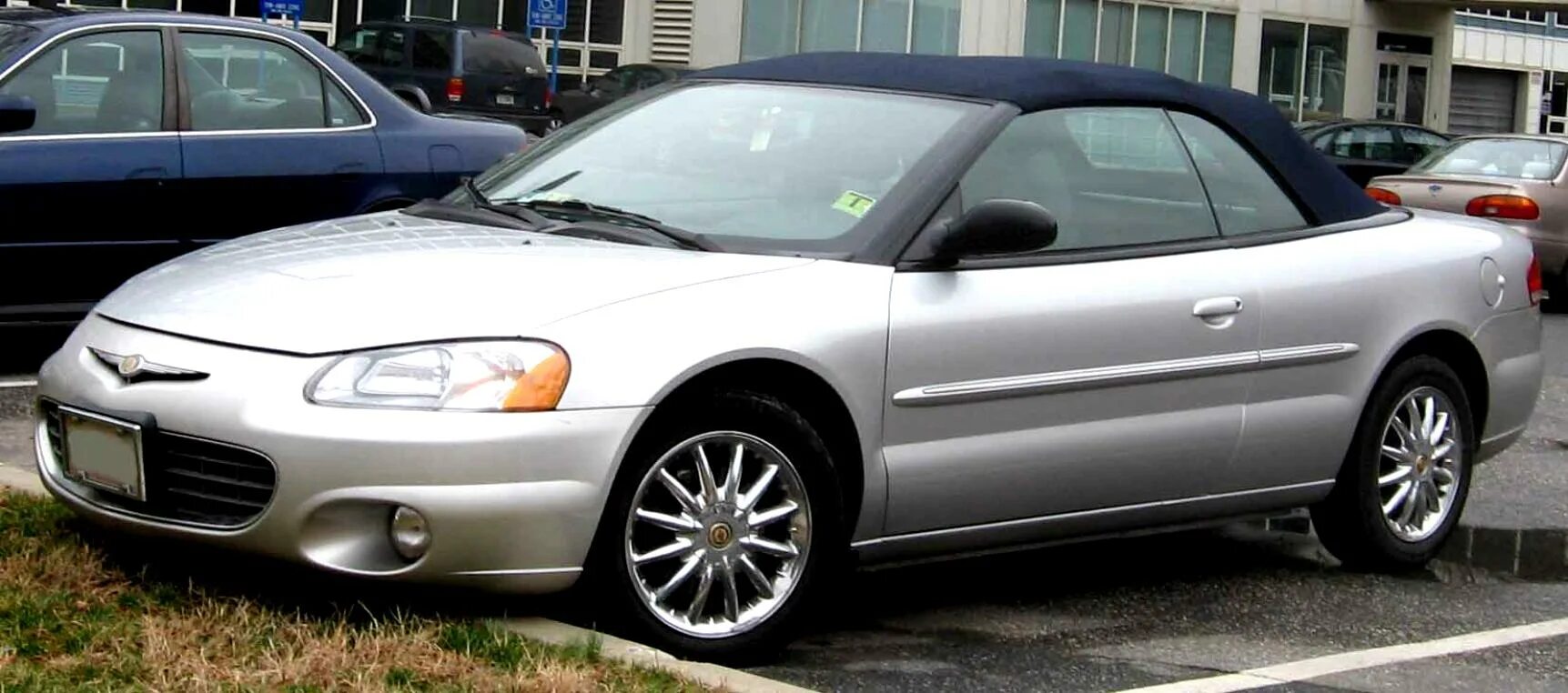 Chrysler sebring ii 2002. Крайслер себринг 2002 год. Крайслер sebring 2. Крайслер седан 2002. Крайслер себринг 2.