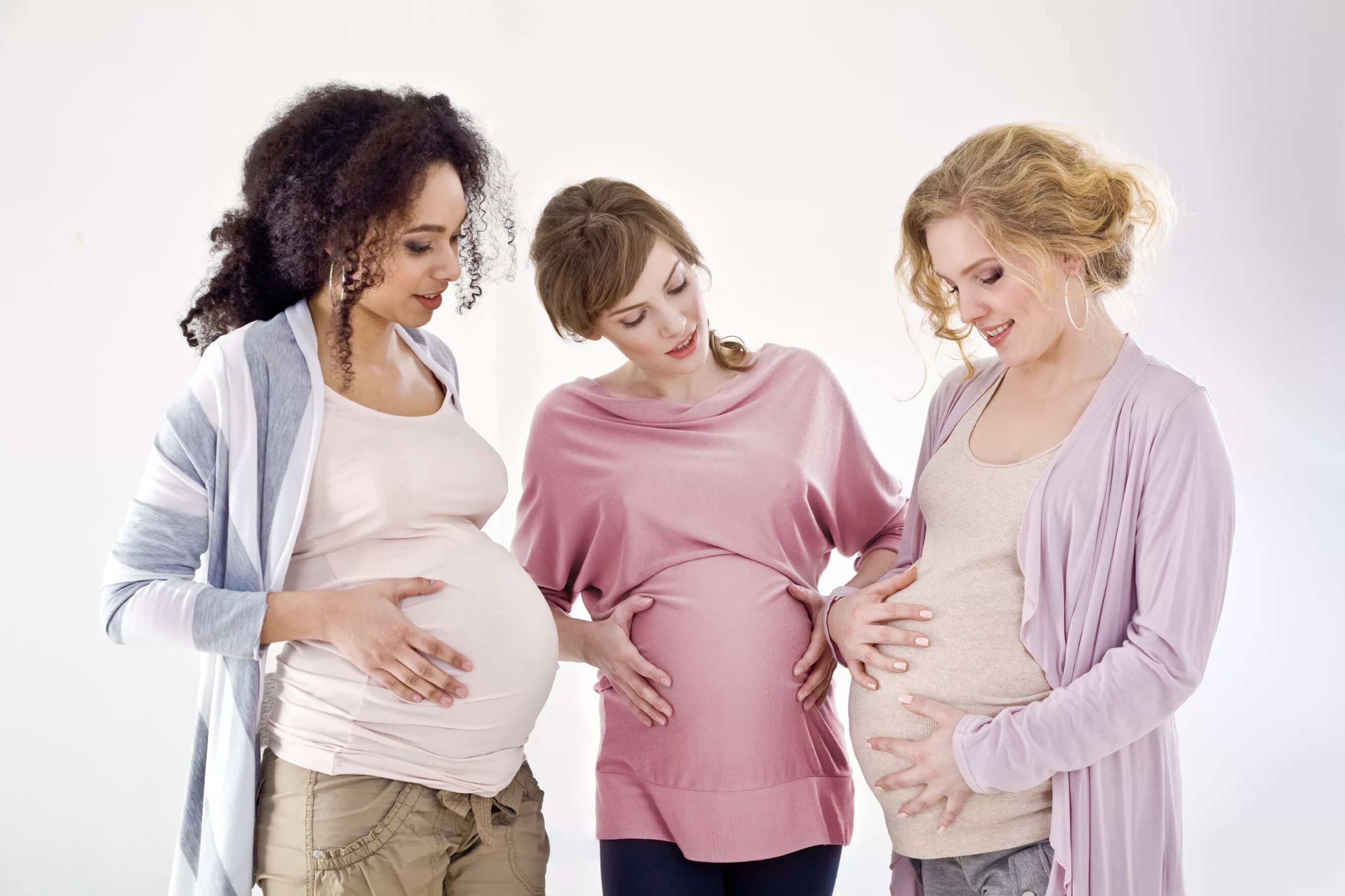Беременность положительной мамы. Беременные женщины. Мама беременна. Группа беременных. Несколько беременных женщин.