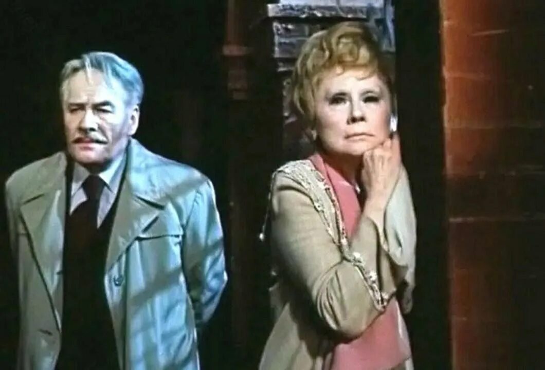 Тенин и сухаревская. Могила сухаревской и тенина на ваганьковском кладбище. Тенин сухаревская. Телеспектакль старомодная комедия с лидией сухаревской. Тенин сухаревская.