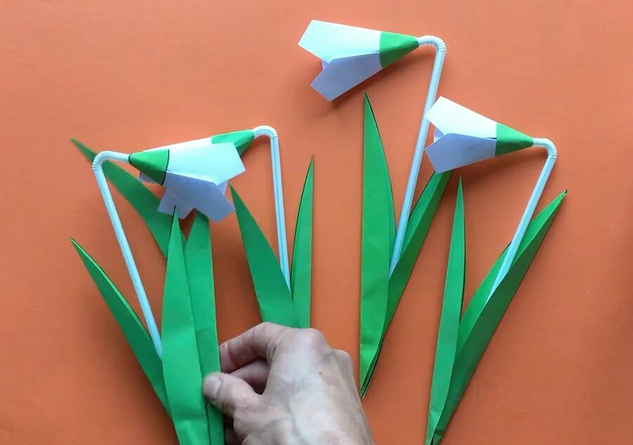 Подснежники из бумаги. Подснежники из цветной бумаги. Оригами Подснежник. Подснежники из полосок бумаги. Подснежники оригами для детей