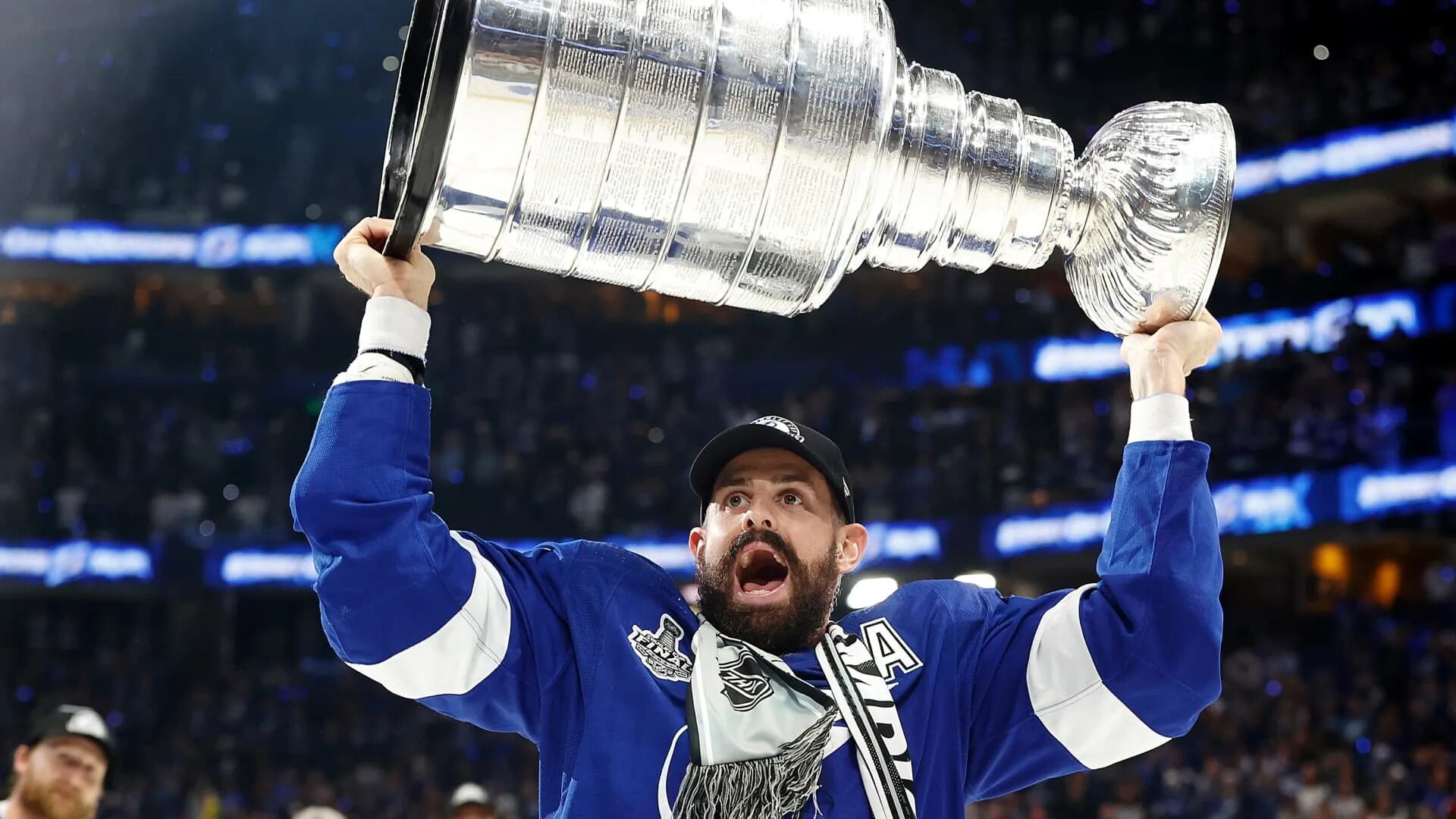 Кубок стэнли 2024. Вегас голден найтс с кубком стэнли. Колорадо кубок стэнли 2022. Кубок стэнли. Тампа бэй лайтнинг кубок стэнли 2021.