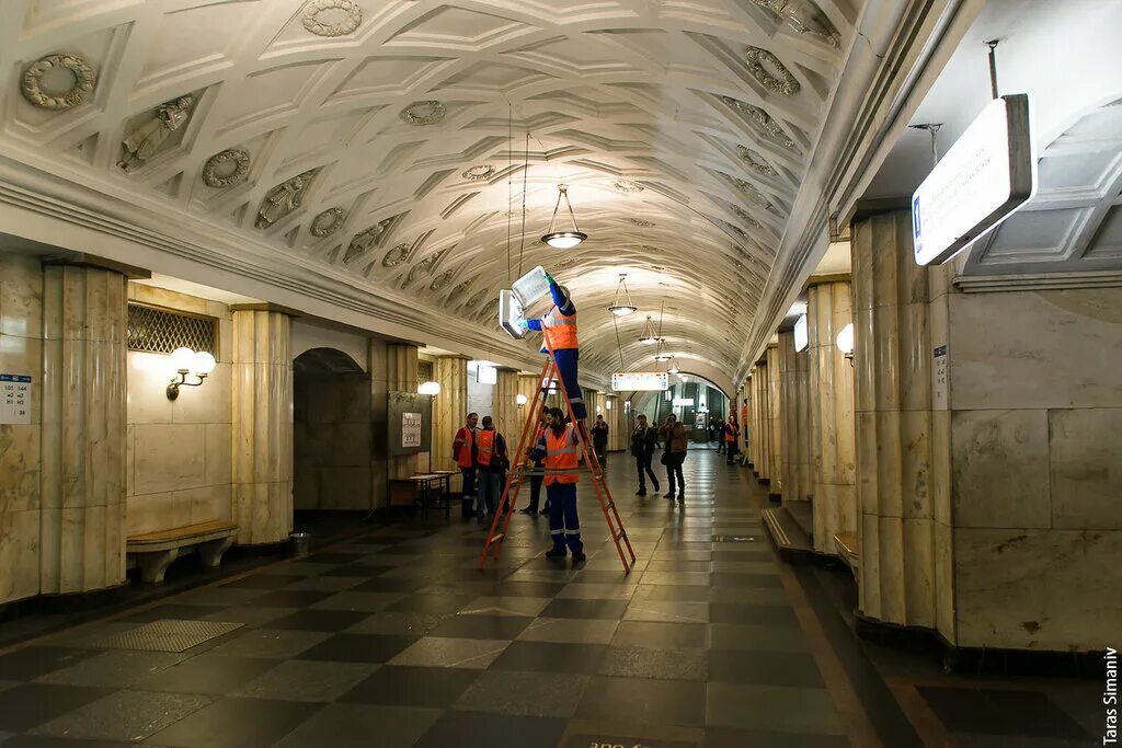 Старые вагоны электричек. Когда на замоскворецкой линии пустят новые. Станция метро коломенская. Когда на замоскворецкой линии пустят новые. Московский вокзал метро.