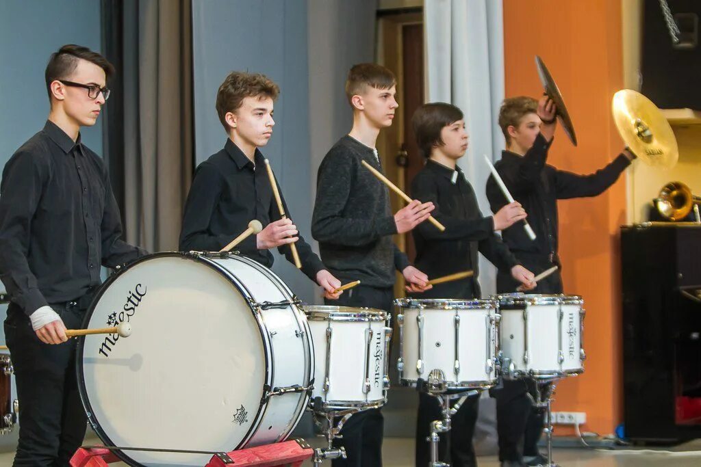 Большой барабан в симф оркестре. Snare барабан. Группа ударных инструментов берлин. Ударные инструменты симф оркестра. Барабан симфонический музыкальный инструмент.