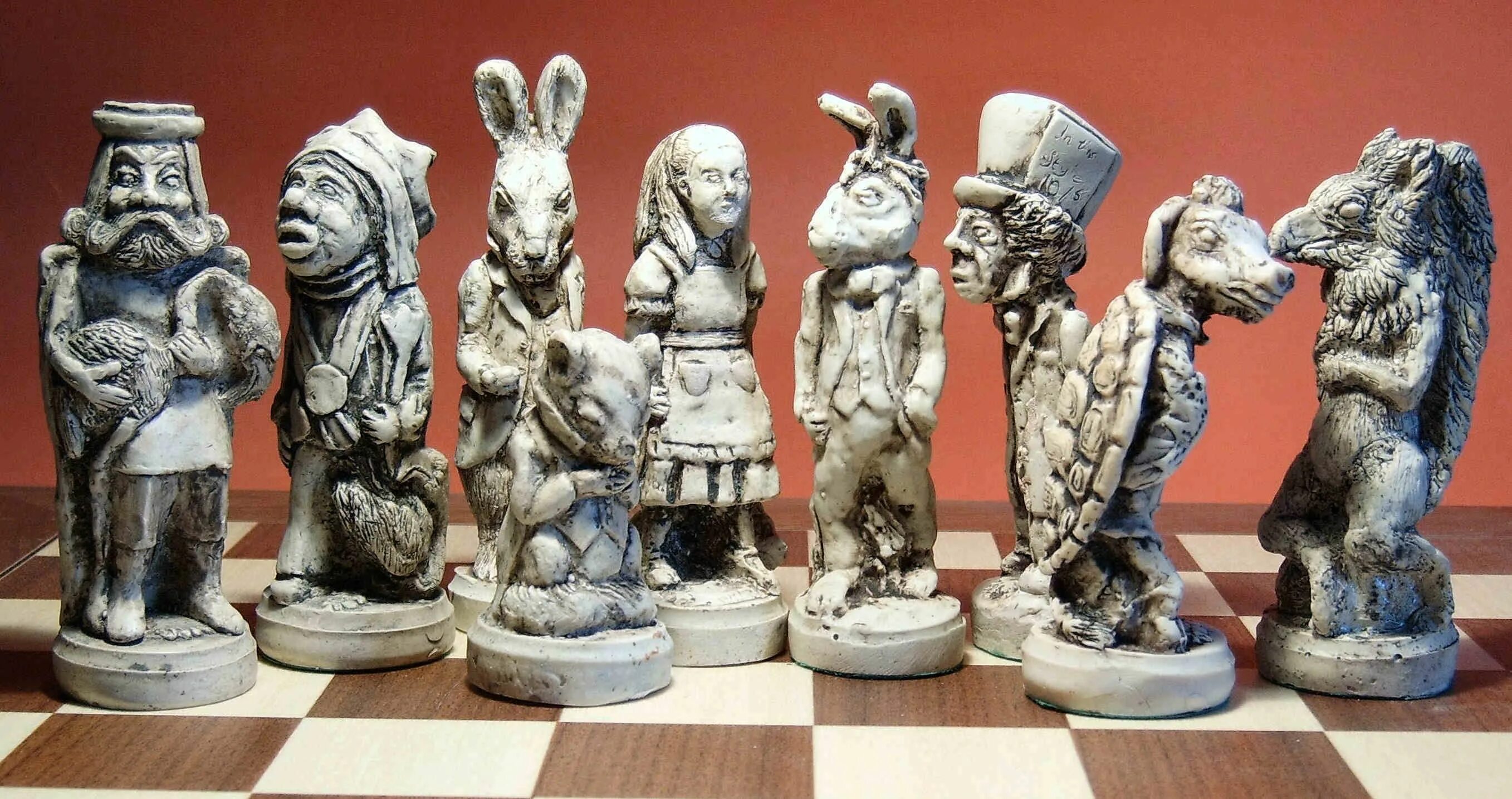 Шахматы сюрреализм. Шахматы лев. Выставка на тему шахмат. Шахматный лев. Шахматные фигуры животные.