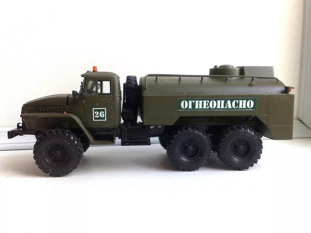 Урал 1 43. Урал 4320 1/43. Урал 4320 бензовоз 1:43. Урал бензовоз 1/43. Урал масштабная модель 4320 1 43.