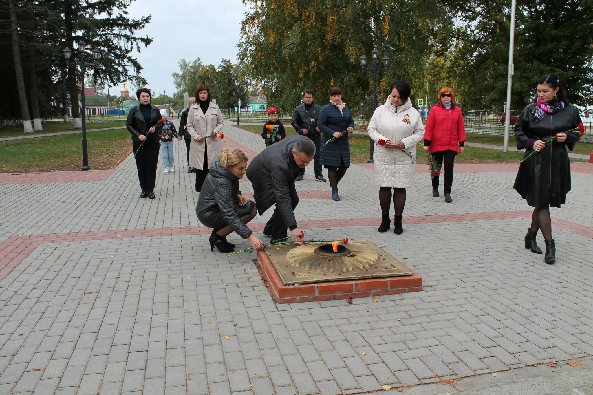 Память о погибших на войне. Памятник погибшим в Великой Отечественной войне Крымск. Памятник погибшим в Великой Отечественной войне в Луховицах. Подпольщикам в годы войны памятник