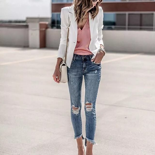 18 Ways to Wear Your Ripped Jeans Sporty chic outfits, Sporty chic style, Chic s