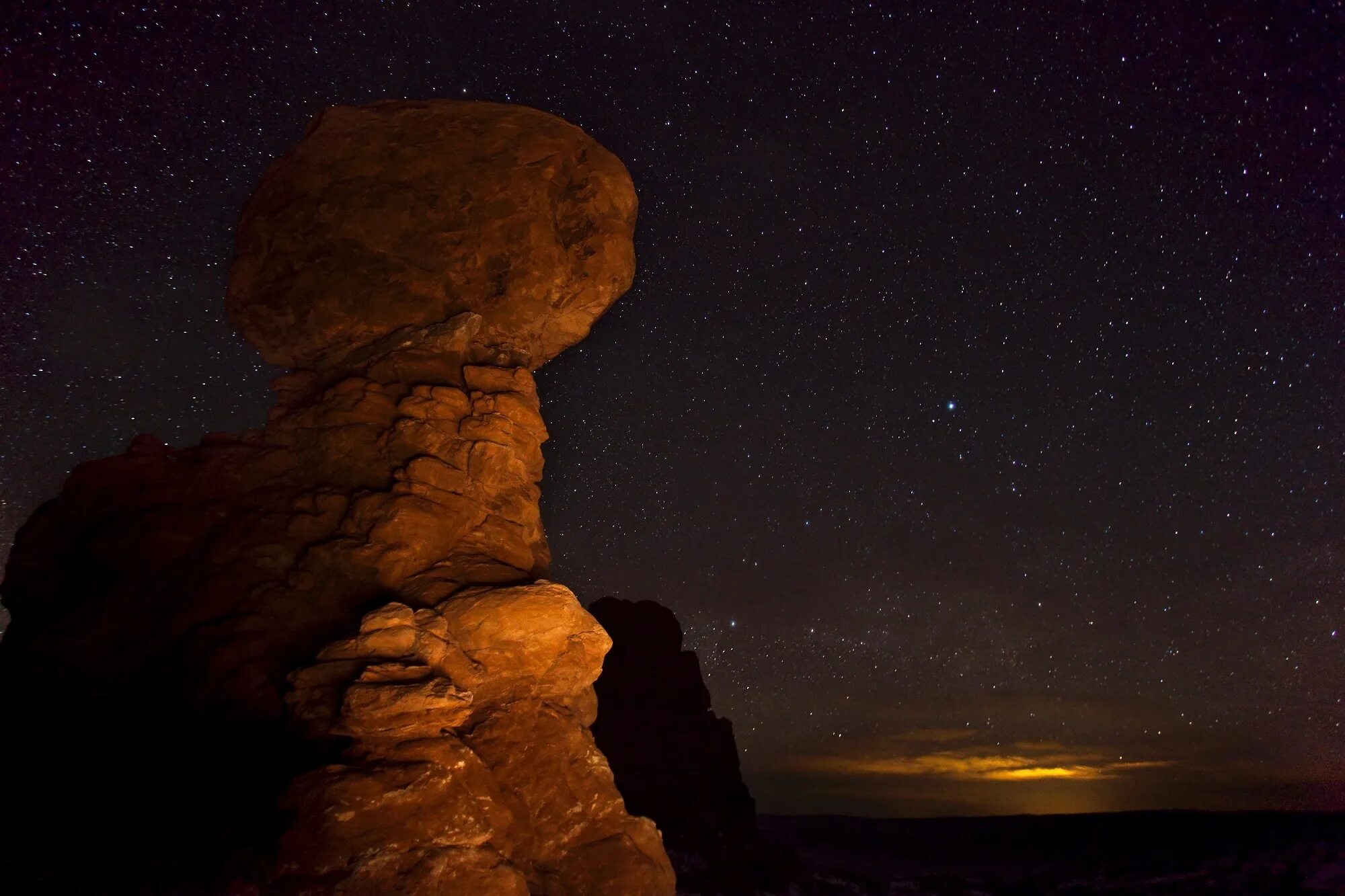 Night stone. Скалы звезды. Ночной камень. Камни ночью. Кости скалы и звезды.