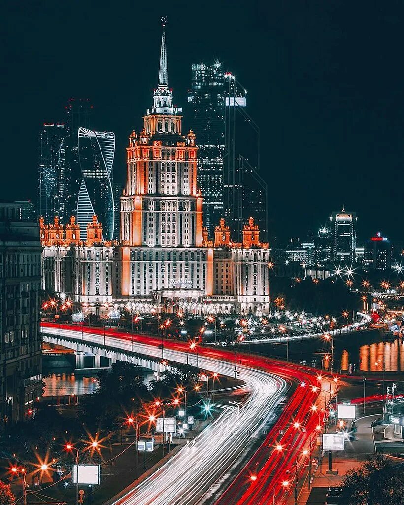 Красная площадь. Вид на москву с кремлем и москоу сити. Кремлевская набережная ночью. Москва фото вертикальное. Красивые виды москвы.