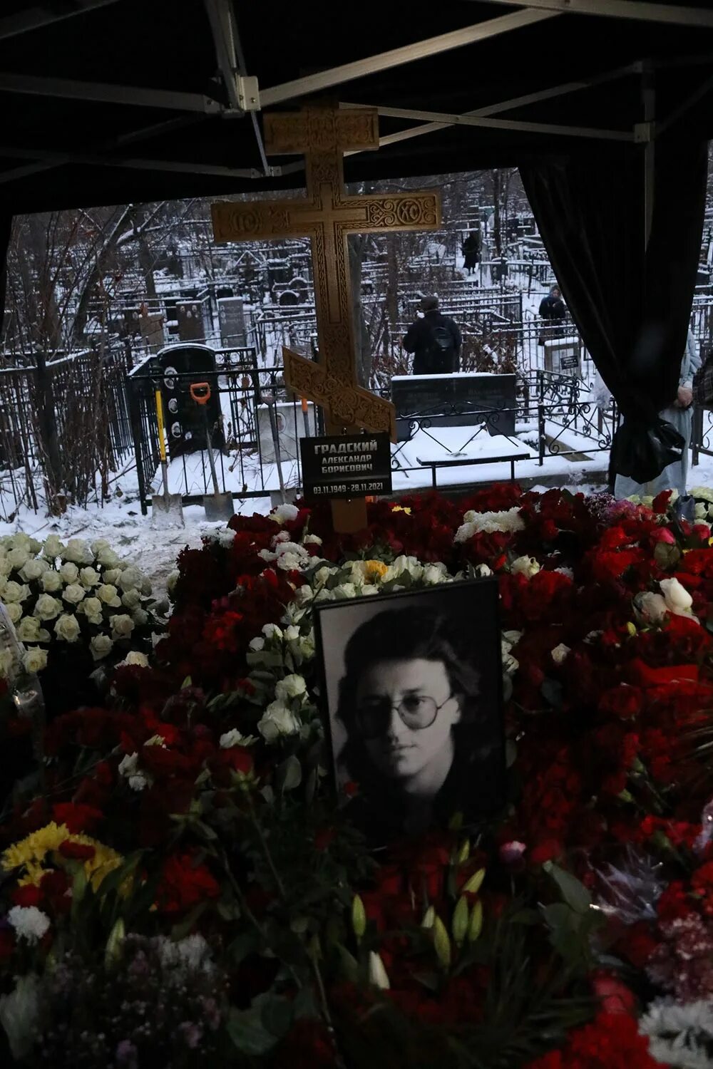 Где похоронят градский. Похороны градского. Могила родителей градского. Градский похоронен на ваганьковском кладбище. Где похоронят градский.