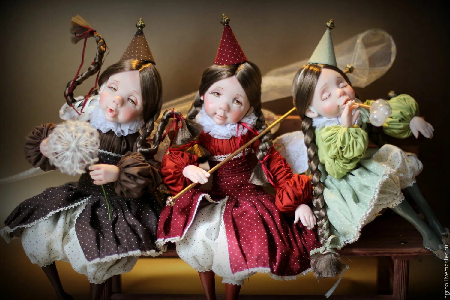 Маршак маленькие феечки. Три очень милых феечки сидели. Три маленькие феечки сидели на скамеечке маршак. Стишок две маленькие феечки сидели на скамеечке. Маленькие феи маршак.