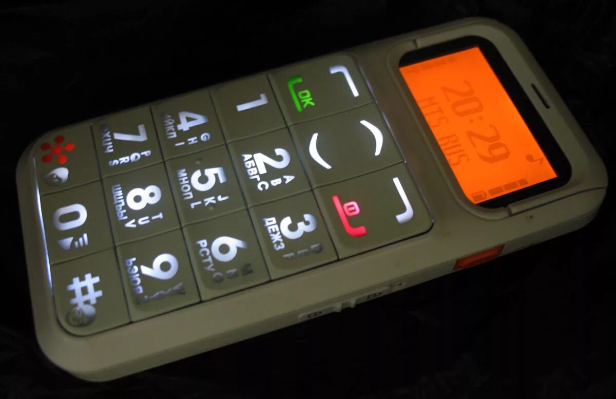 Just phone 2. Бабушкофон just5. Зарядка для телефона just5. Диктофон с большими кнопками. Телефон с большими кнопками для походов.