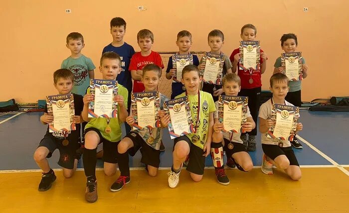 Футбольные школы ставрополя. Школа 26 футбол. Домбаровский спорткомплекс. Подвойского 7 уфа. Подвойского 7 уфа школа 26 футбольное поле.