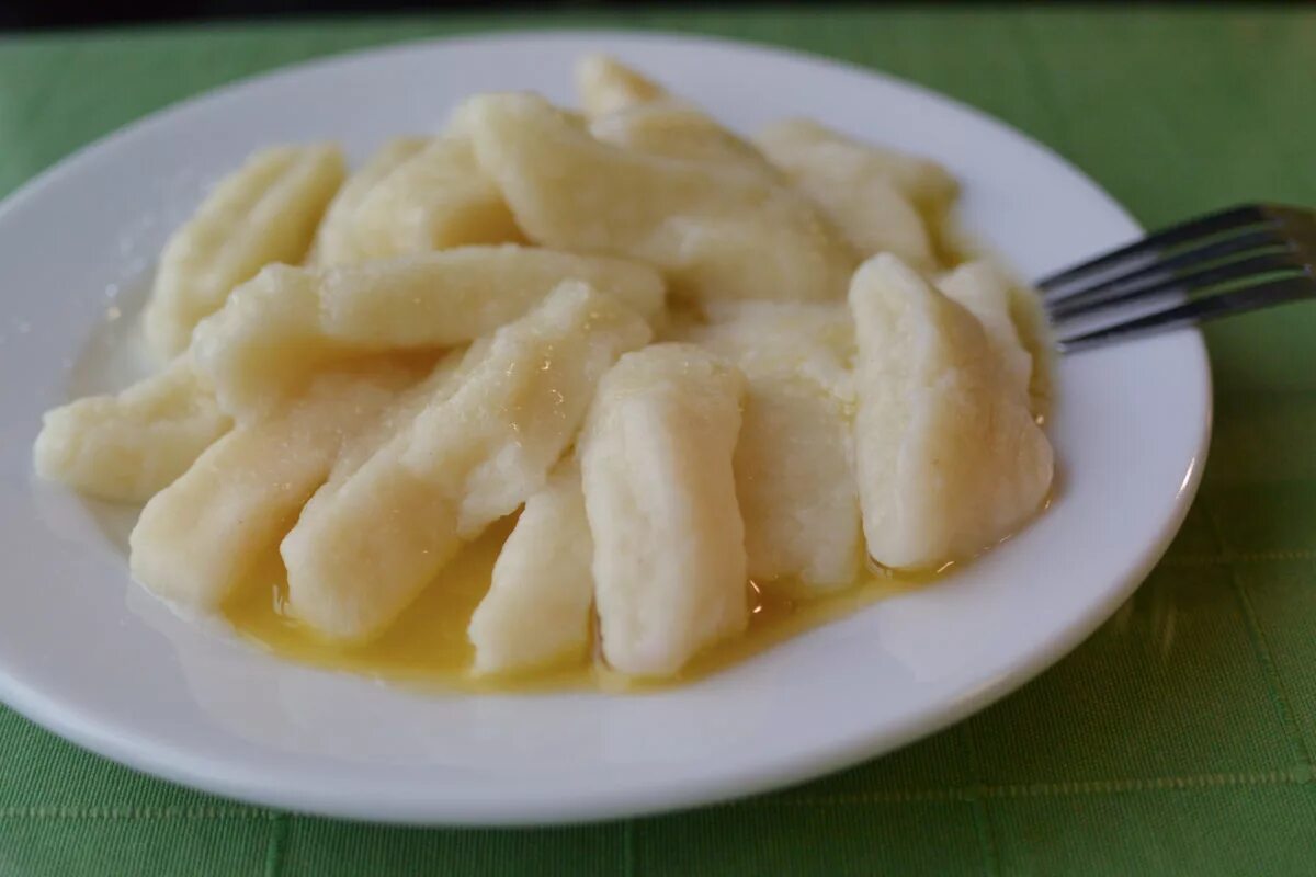 Полтавские галушки. Белорусские клёцки картофельные белорусские. Ленивые вареники. Галушки на кефире. Национальное белорусское блюдо клецки.