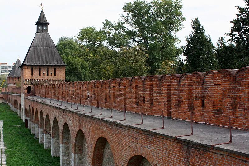 Высота стен кремля. Тула Кремлевская стена. Каменный Тульский Кремль. Тульский Кремль (Россия, Тула). Тула Кремль стена.