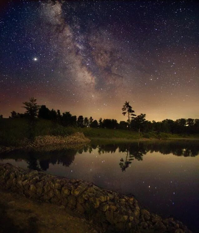 Природа ночью. Фотограф микко лагерстедт (mikko lagerstedt). Звезды в реке. Ночная речка и звезды. Ночная речка и звезды.