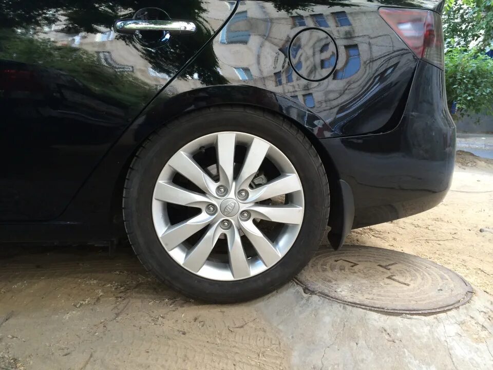 Колеса на Kia Cerato 215/55 r17. 215/55 R17 Киа. 225 50 R17 Церато. Шины на Kia Cerato 2. Шины р17 215 55