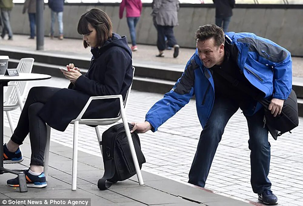 Включи люди стали. Pickpocket фото. Pickpockets. Mug steal Pickpocket Rob exercises.