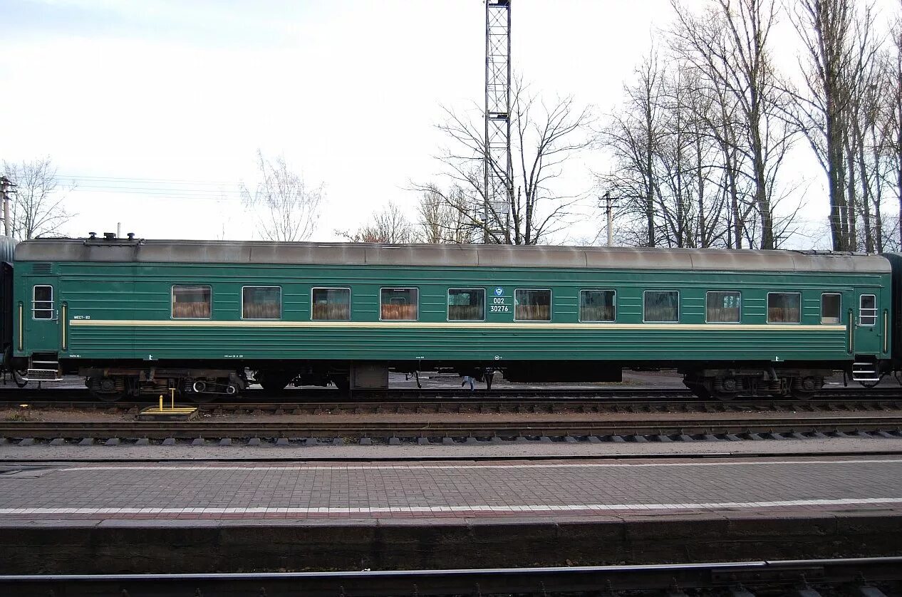 Поезд вагон зеленого. Вагон аммендорф ржд. Поезд вагон зеленого. Вагон аммендорф ржд зеленый. 61-4440 вагон пассажирский купейный.