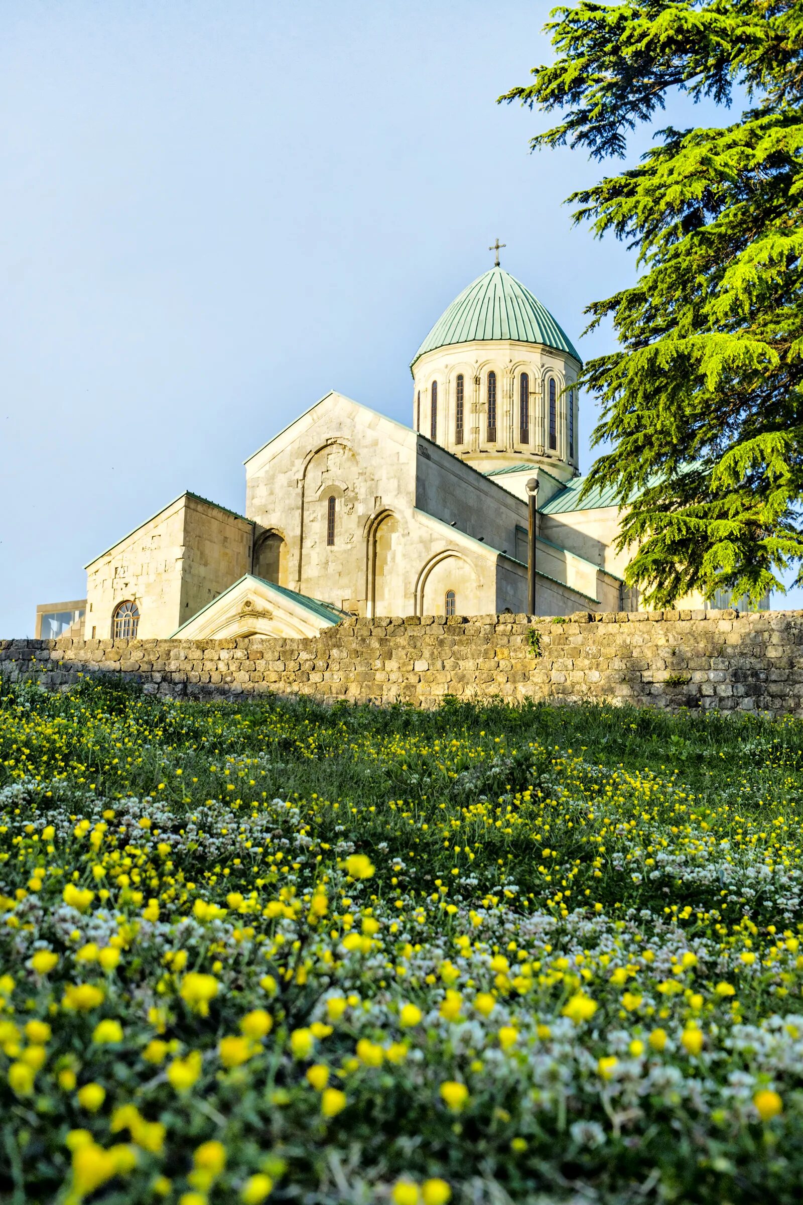 Кутаиси центр города. Кутаиси город в грузии. Кутаиси город в грузии. Тбилиси кутаиси. Тбилиси кутаиси.
