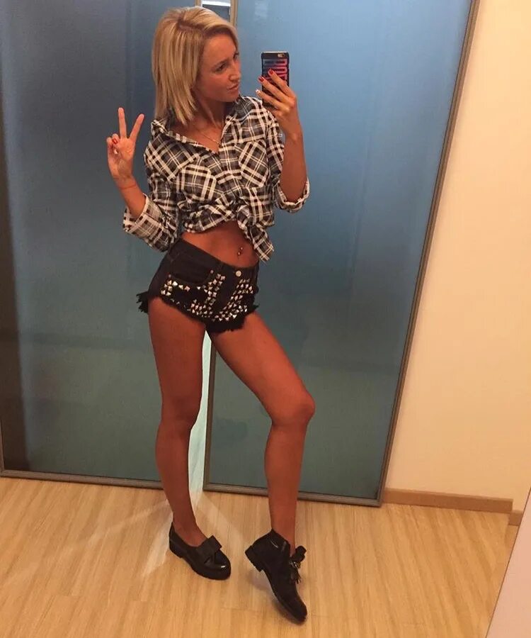Oliga buzova. Бузова. Школа ольги бузовой. Oliga buzova. Школа ольги бузовой.