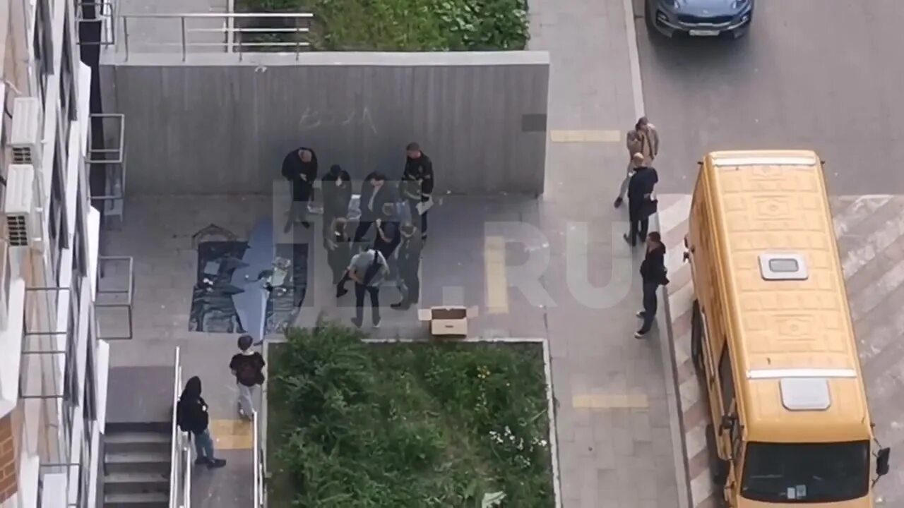 Дрон попал в дом в петербурге. Дом пятиэтажка. Воронеж дрон. Российские многоэтажки. Дрон попал в дом в петербурге.