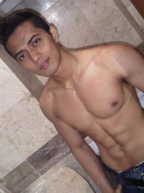 Artis Ganteng ngocok kontol. Laki Brondong coli. Laki laki ngocok. Cowok Ganteng sixpack.