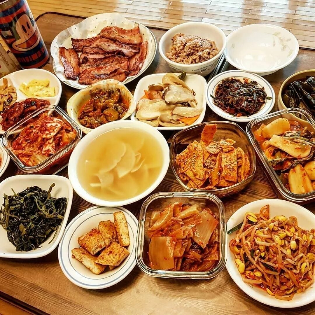 Корейский ужин. Корейские блюда. Корейский стол с едой. Корейские блюда на ужин. Корейская домашняя еда.