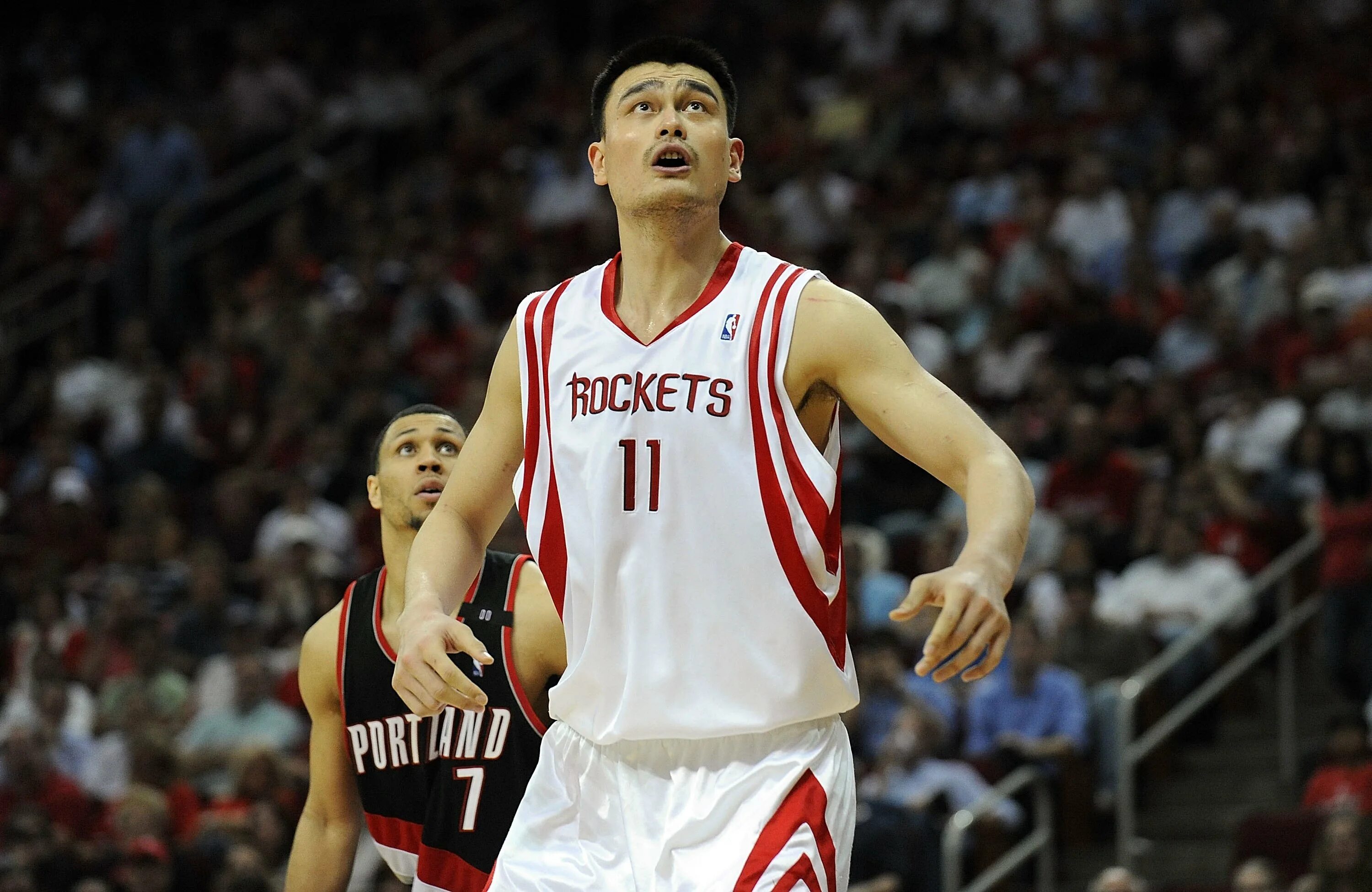 Yao ming. Яо мин баскетболист. Яо минг рост. Яо мин баскетболист награда. Jeff van Gundy Yao Ming.