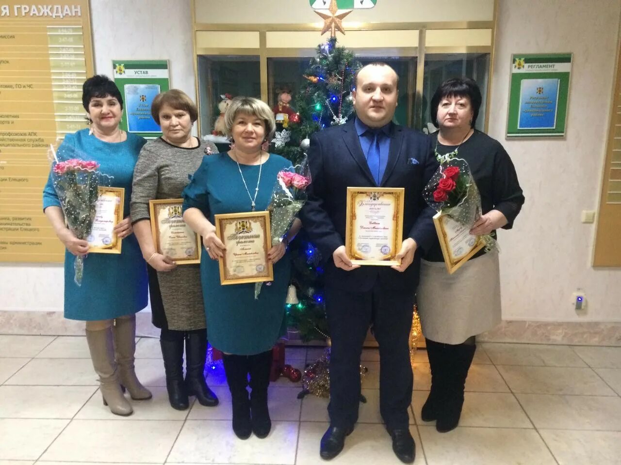 Награждение бывших работников. Награждения работников.