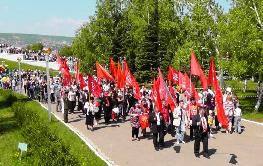 Победа саратов канал. КПРФ Саратов. Посёлок Сокловый Саратовская область 9 мая. Легоу Саратов победа. Фото.30 лет. КПРФ.